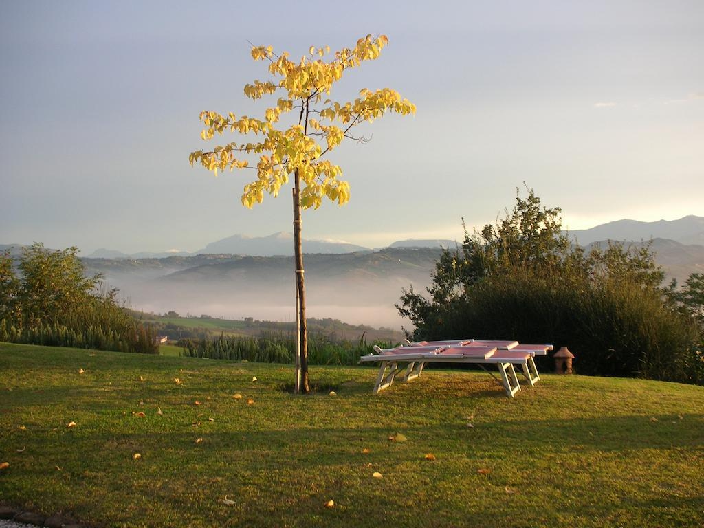 Poggio Dei Prugnoli Acomodação com café da manhã Tavoleto Exterior foto
