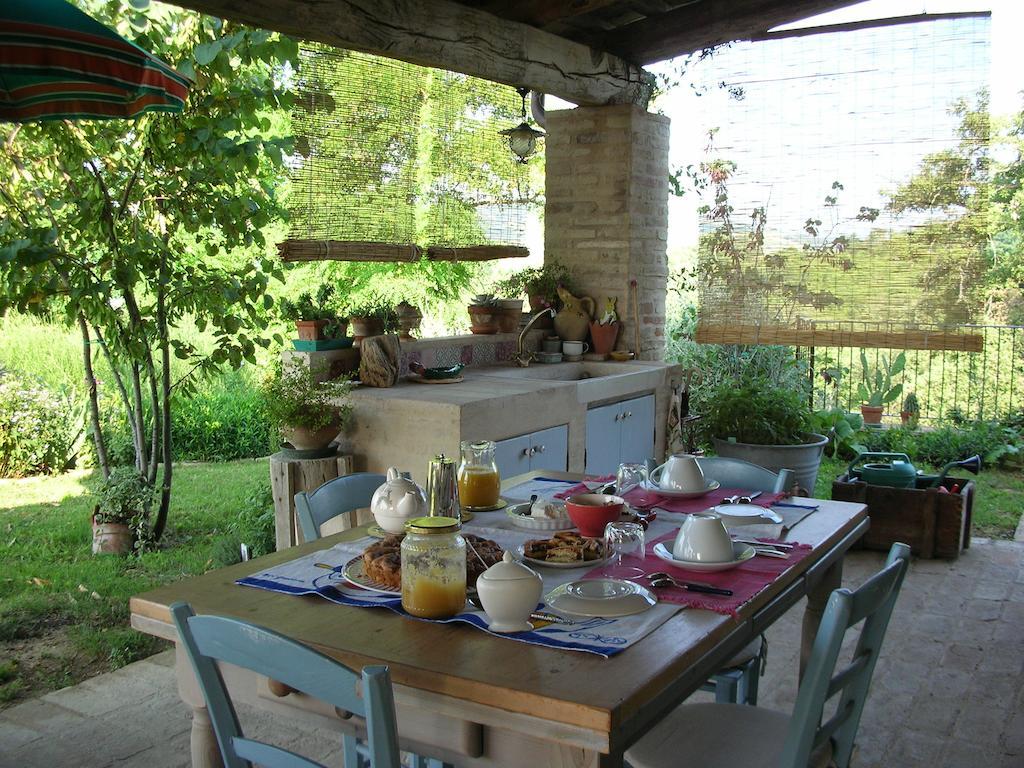 Poggio Dei Prugnoli Acomodação com café da manhã Tavoleto Exterior foto